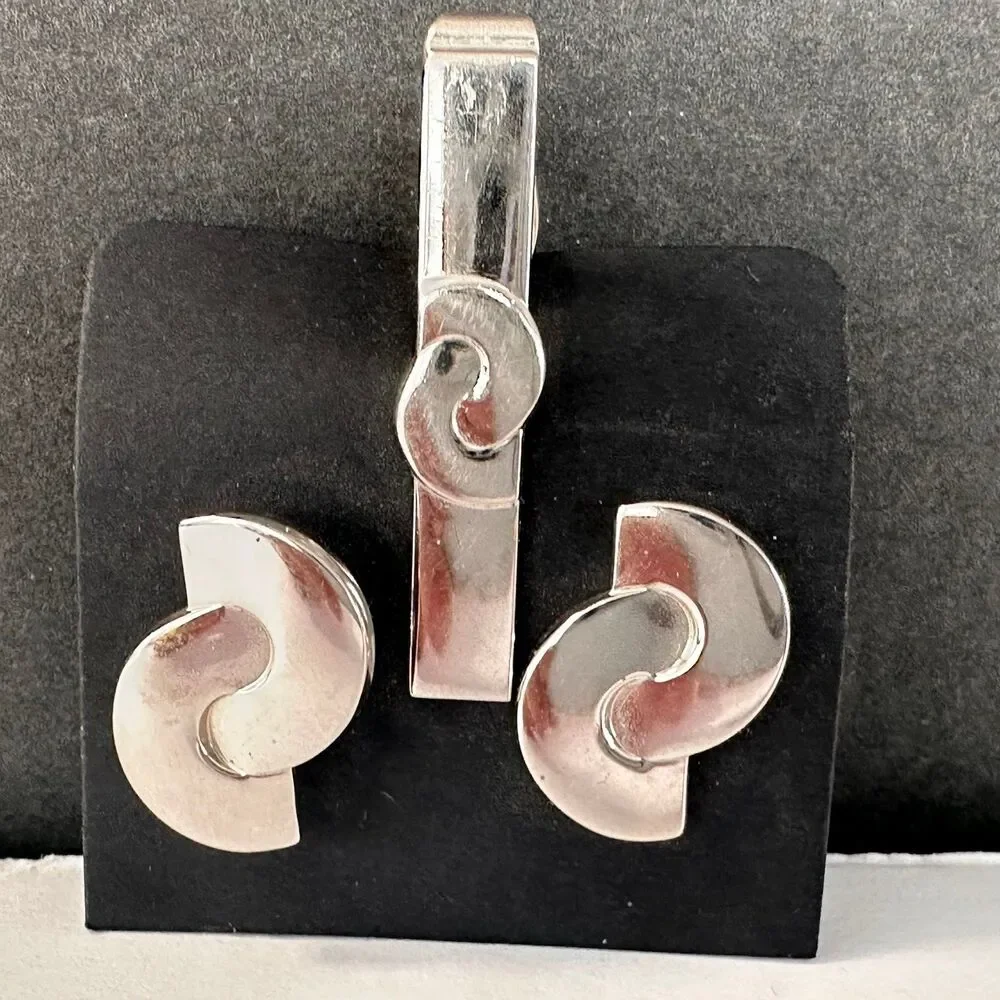 Vintage 1960s Men’s Swank Silver Tone Metal Cufflinks and Tie Clasp Set